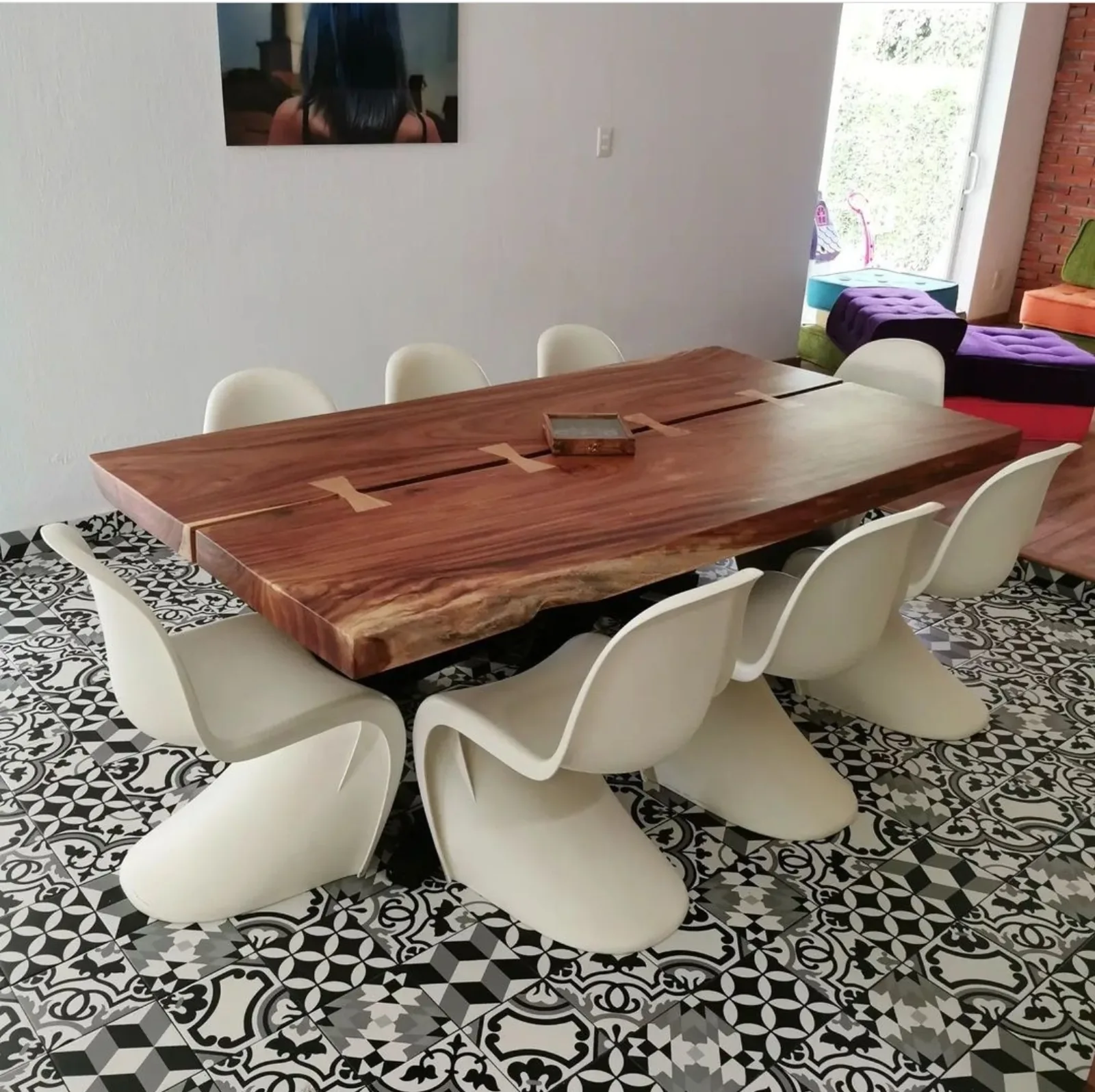 Comedor de madera con sillas Panton