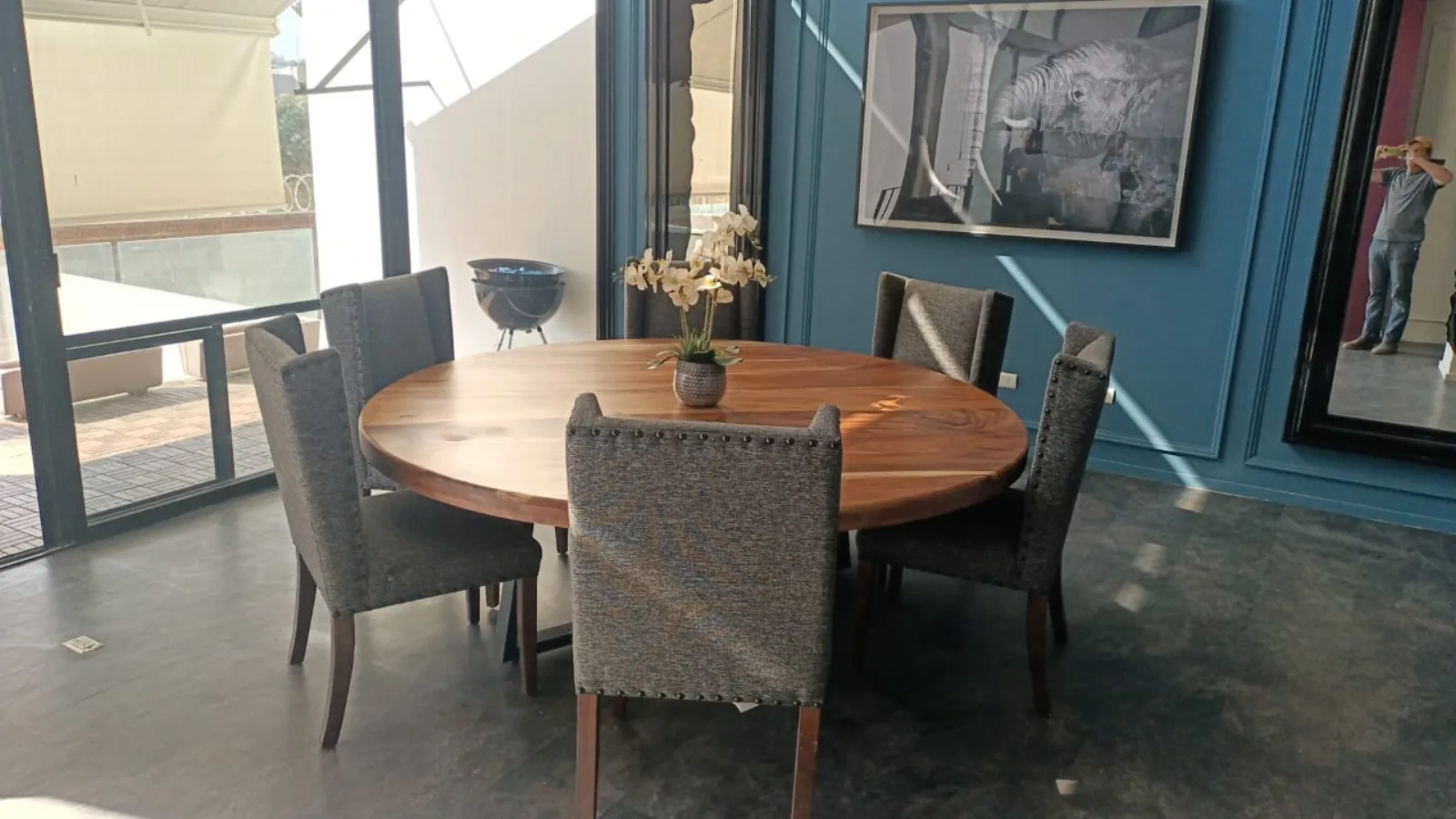Mesa de comedor redonda de madera maciza