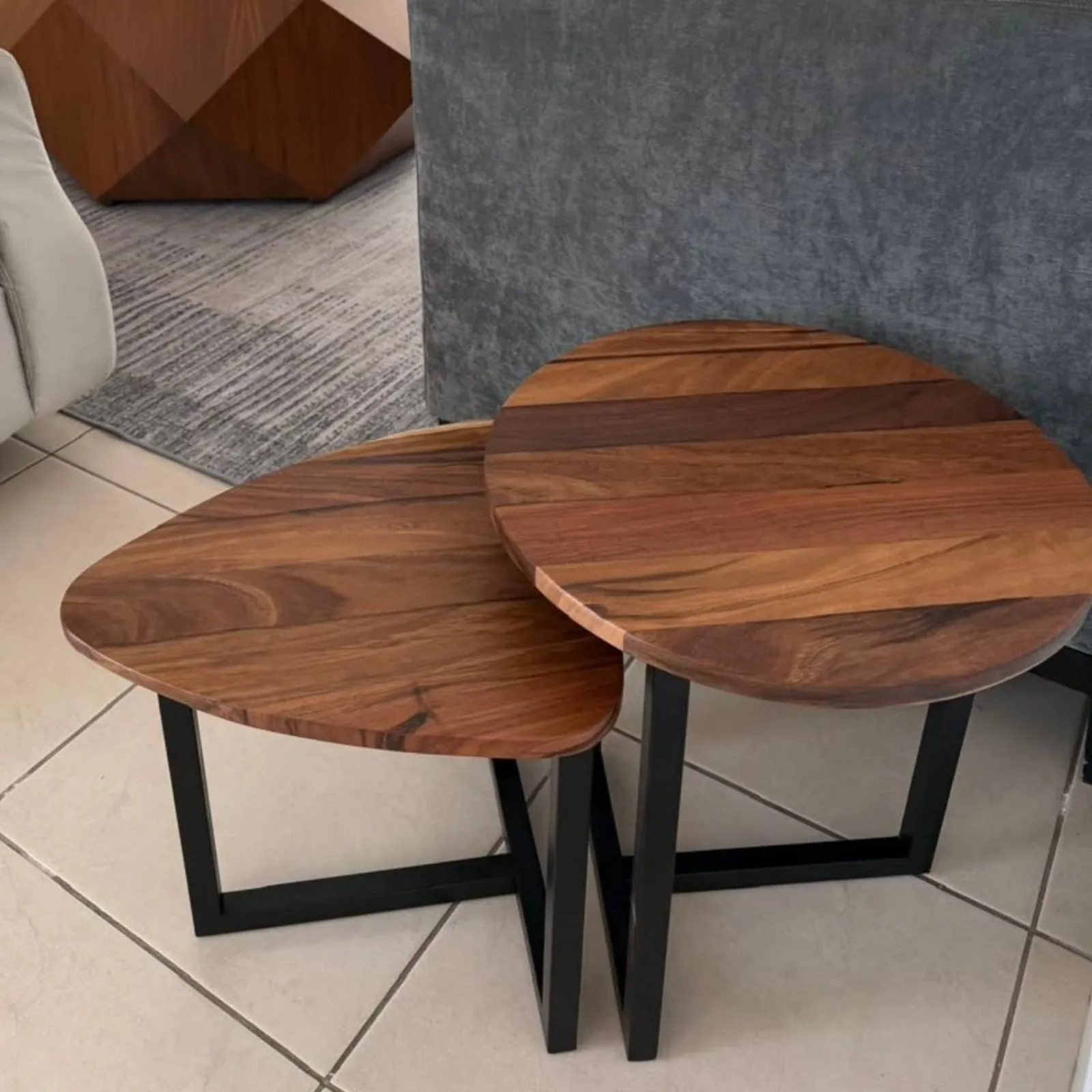 Mesas de centro anidadas de madera con base de acero